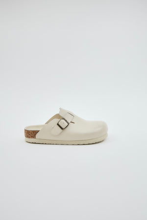 Voula White