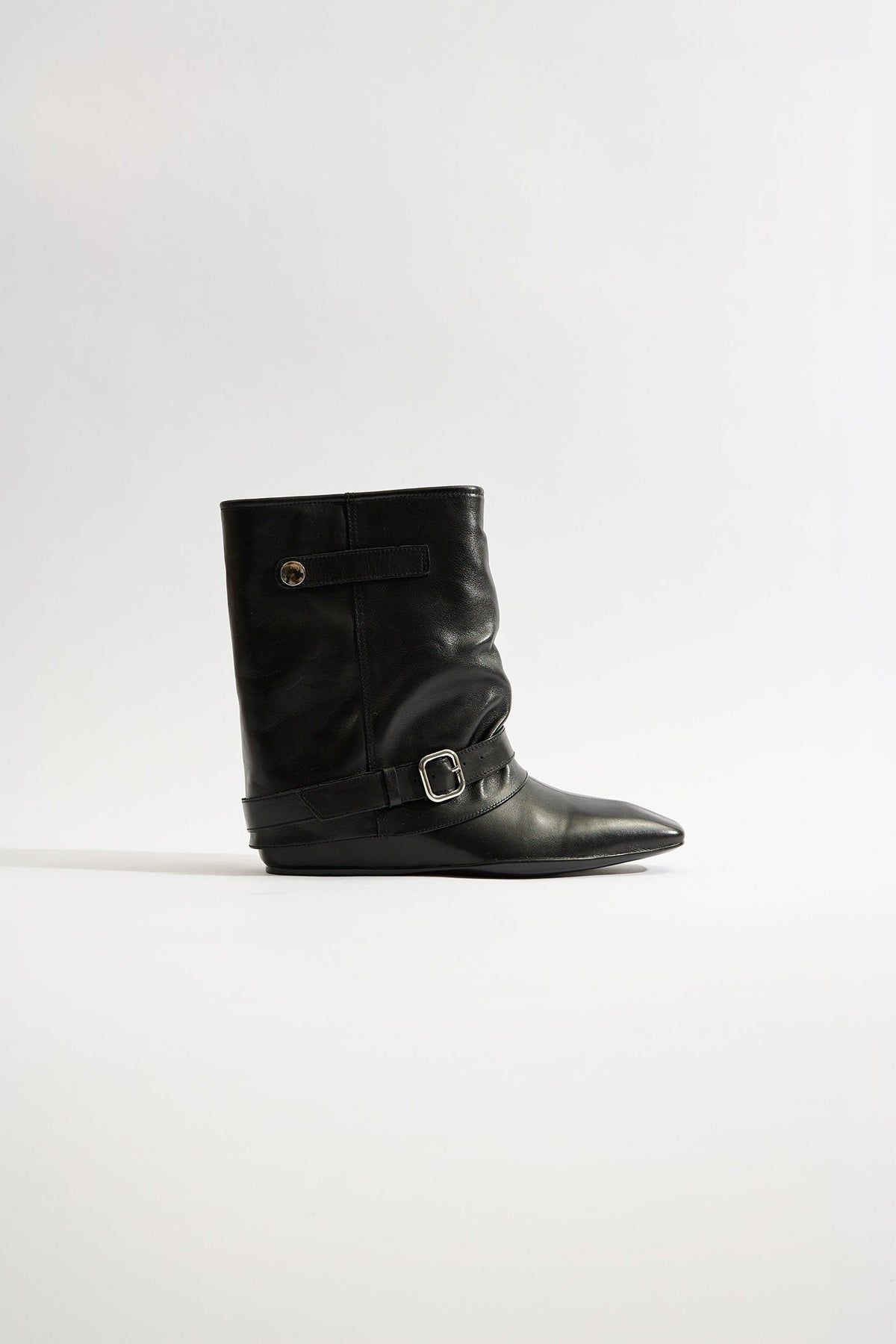 Pelia Black