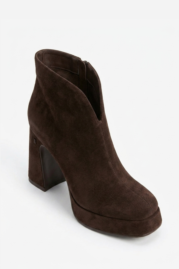 Ananke Brown
