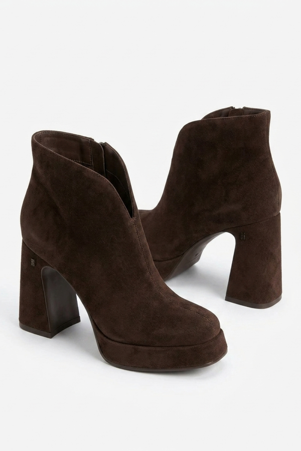 Ananke Brown