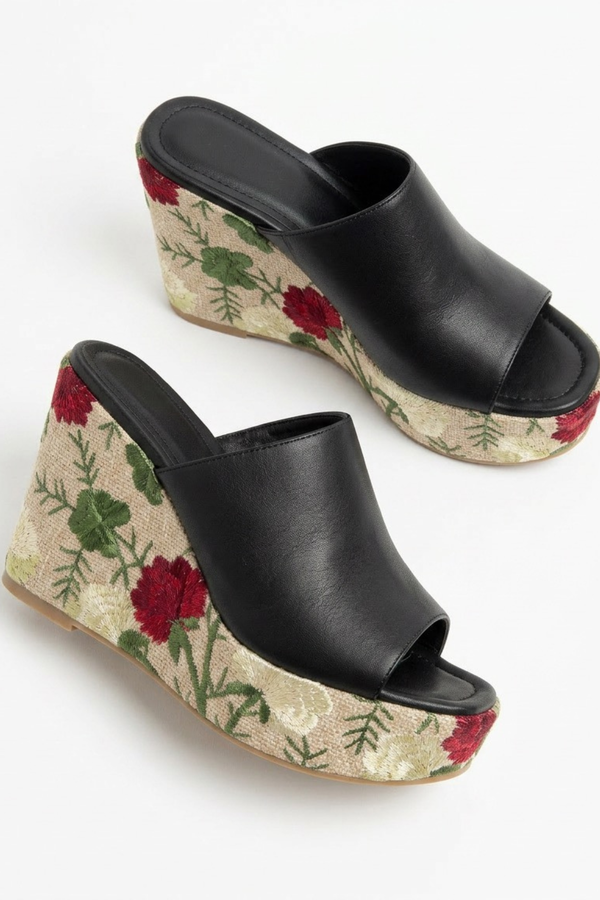 Flora Black