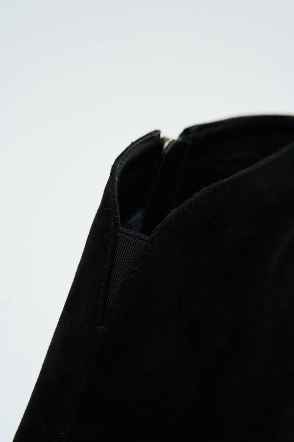 Ananke Black