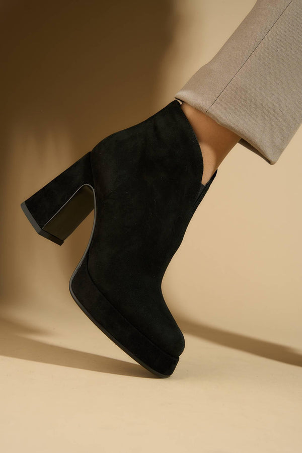Ananke Black