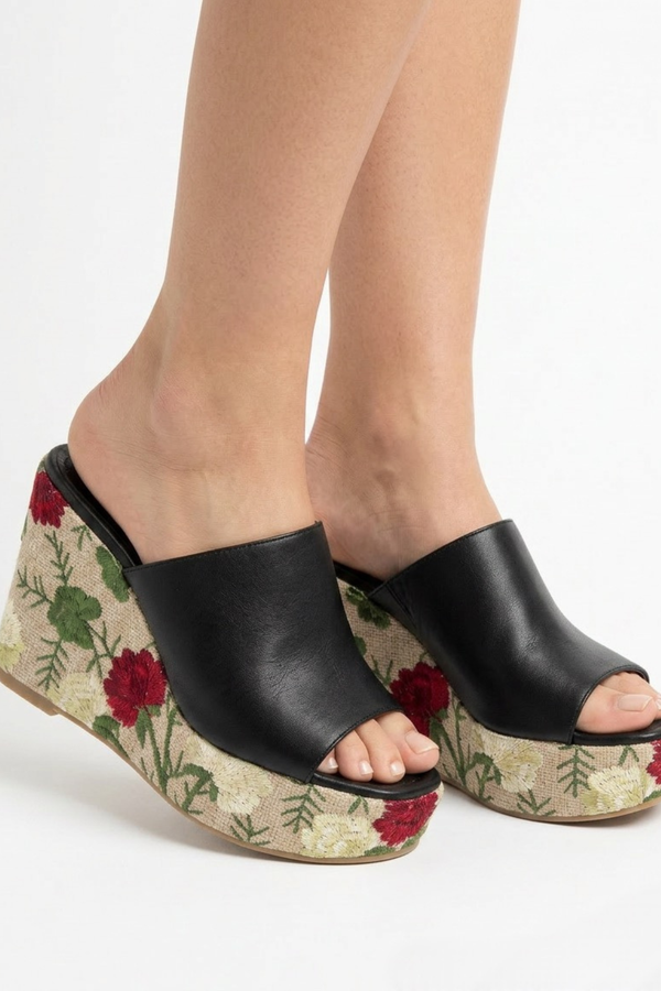 Flora Black