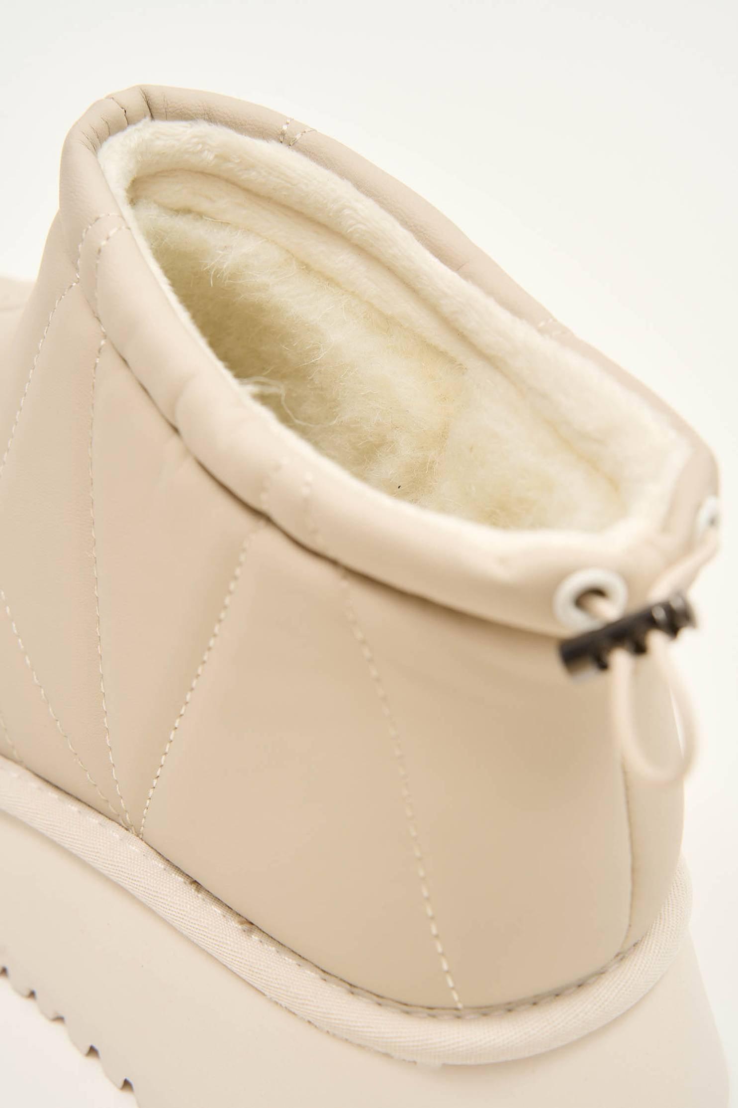 Lonza Antero Milk premium women's shoes on - Main Image