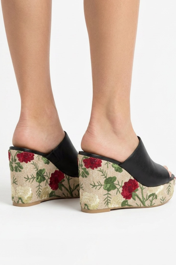 Flora Black