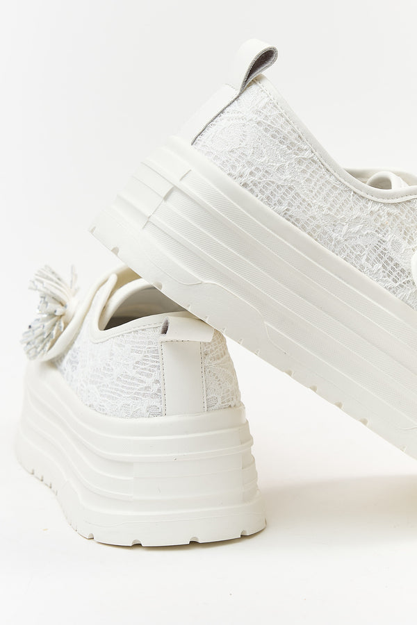 Curla White