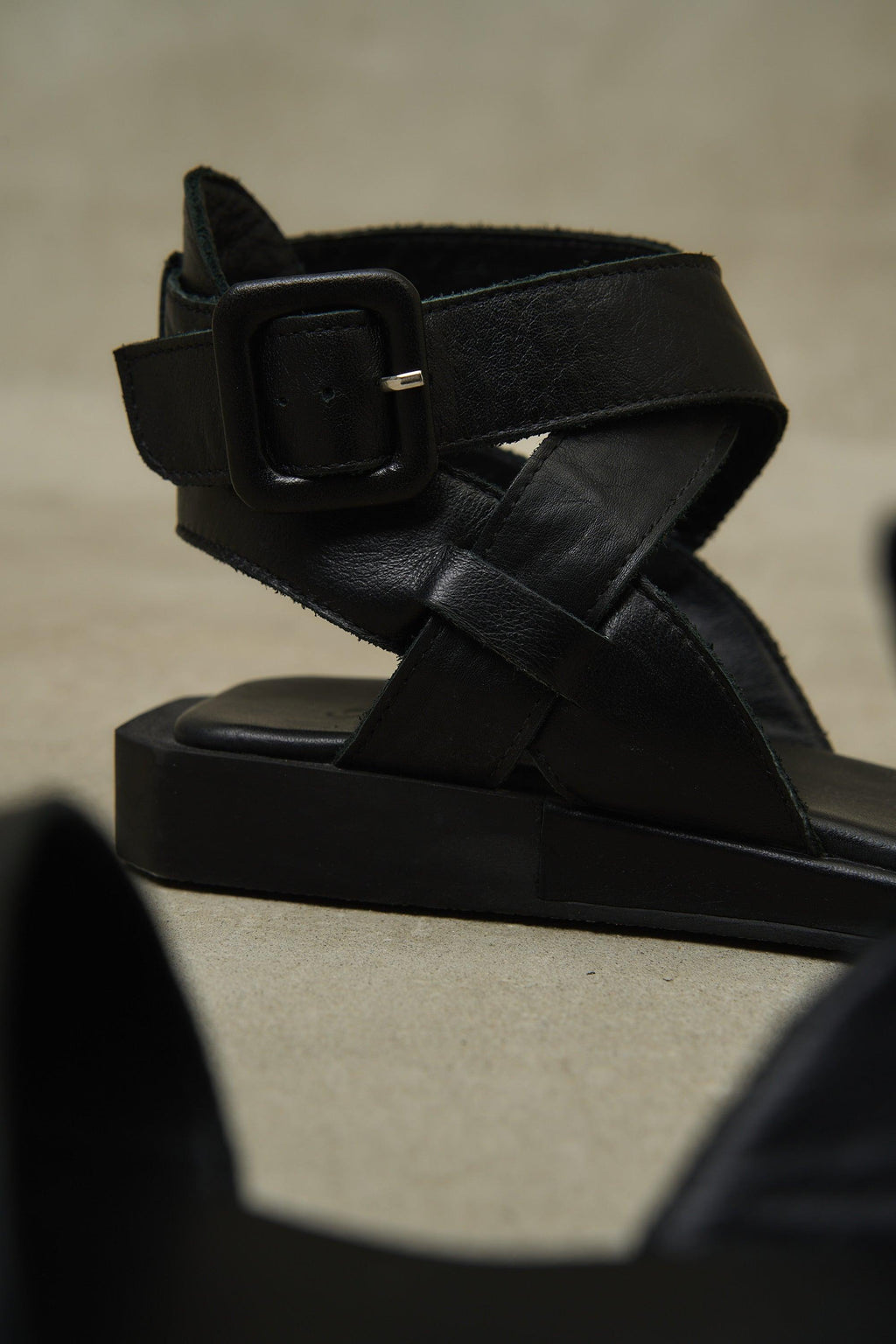 Kria Cross Strap Pastel -Black – Lonza Shoes