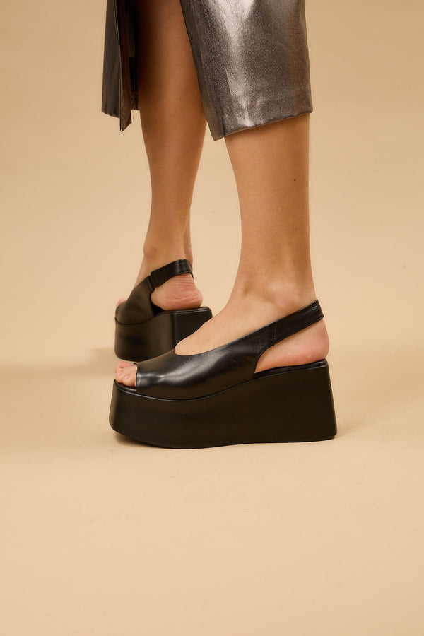 Ariadne Black