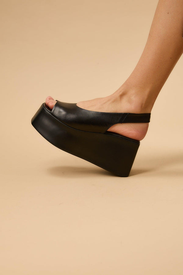 Ariadne Black