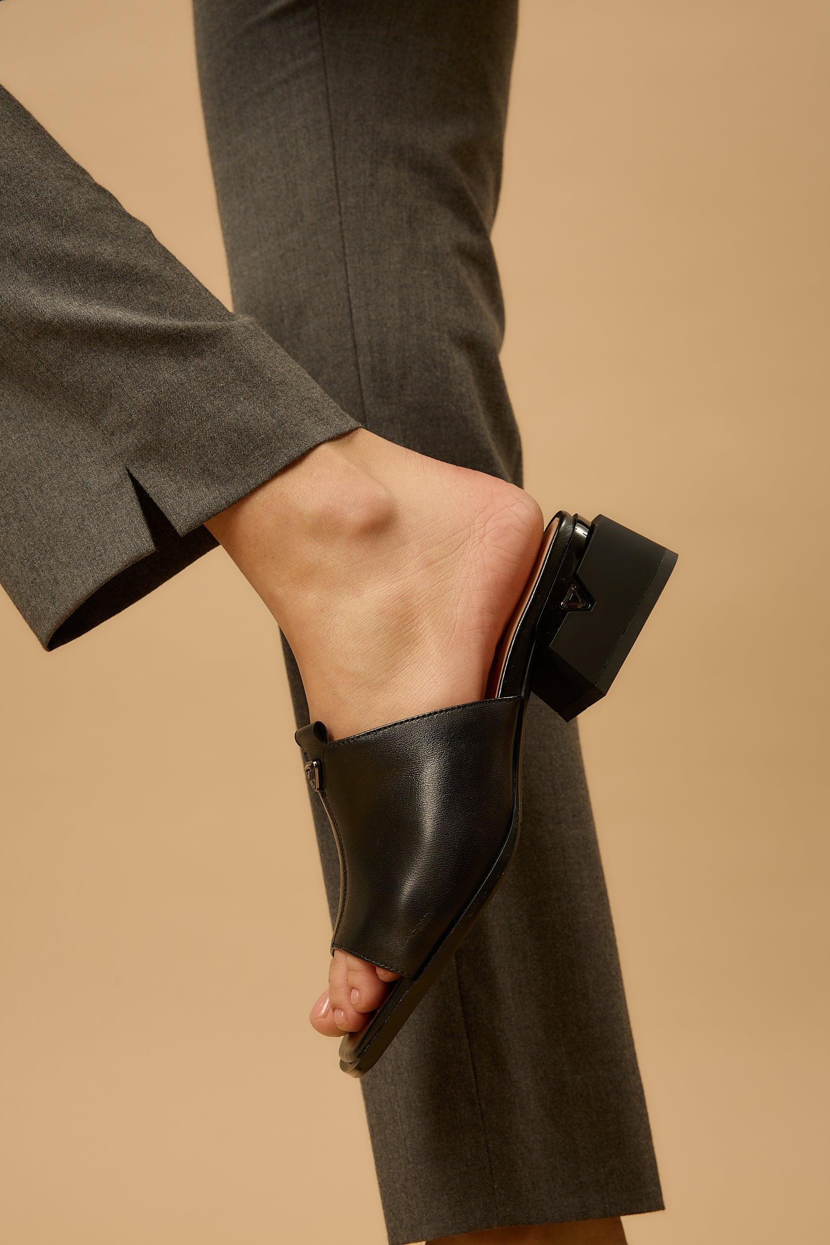 【UNTISHOLD】Klara Black 37 Klara/Black｜UNTISHOLD | アンチショルドの公式オンラインストア