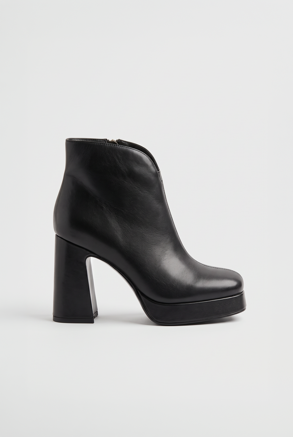Ananke Black