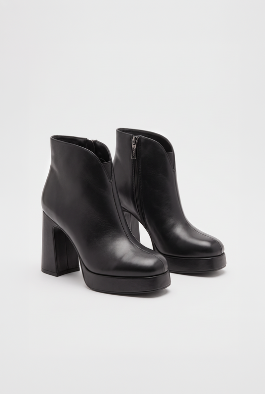 Ananke Black