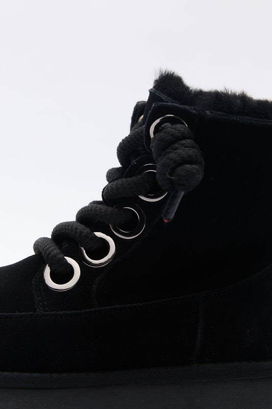 Mistelle Black