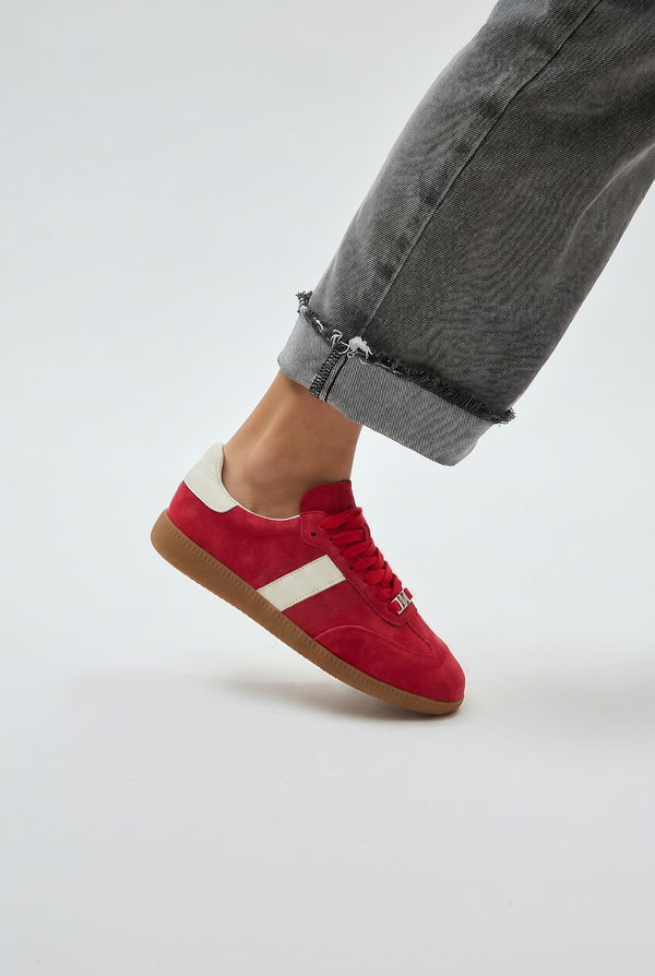Delta Nova Red