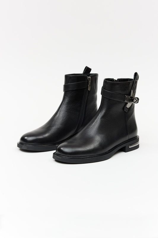 Alora Black